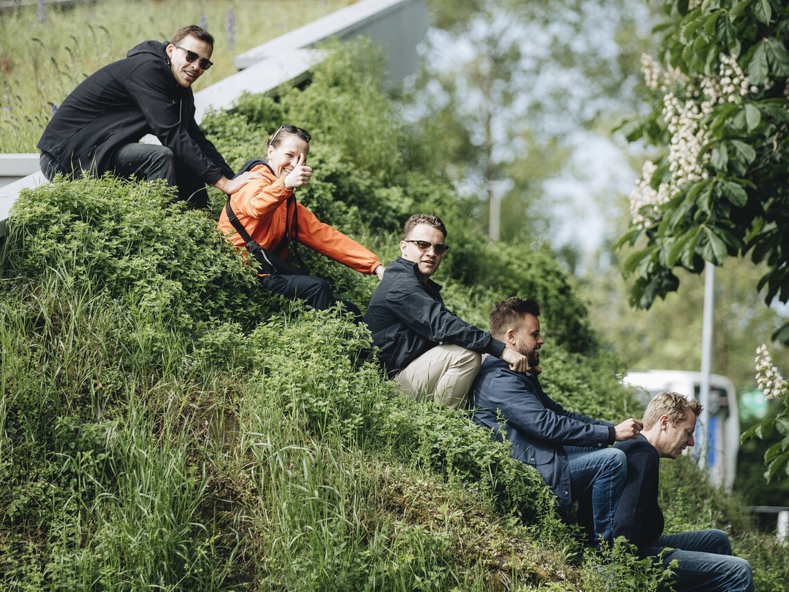 Menschen auf einer Treppe 